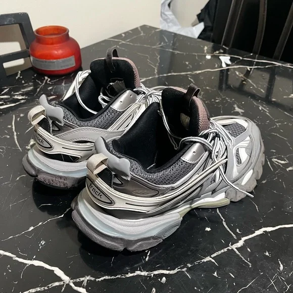 COPY - Balenciaga Track